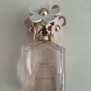Marc Jacobs Eau So Fresh perfume